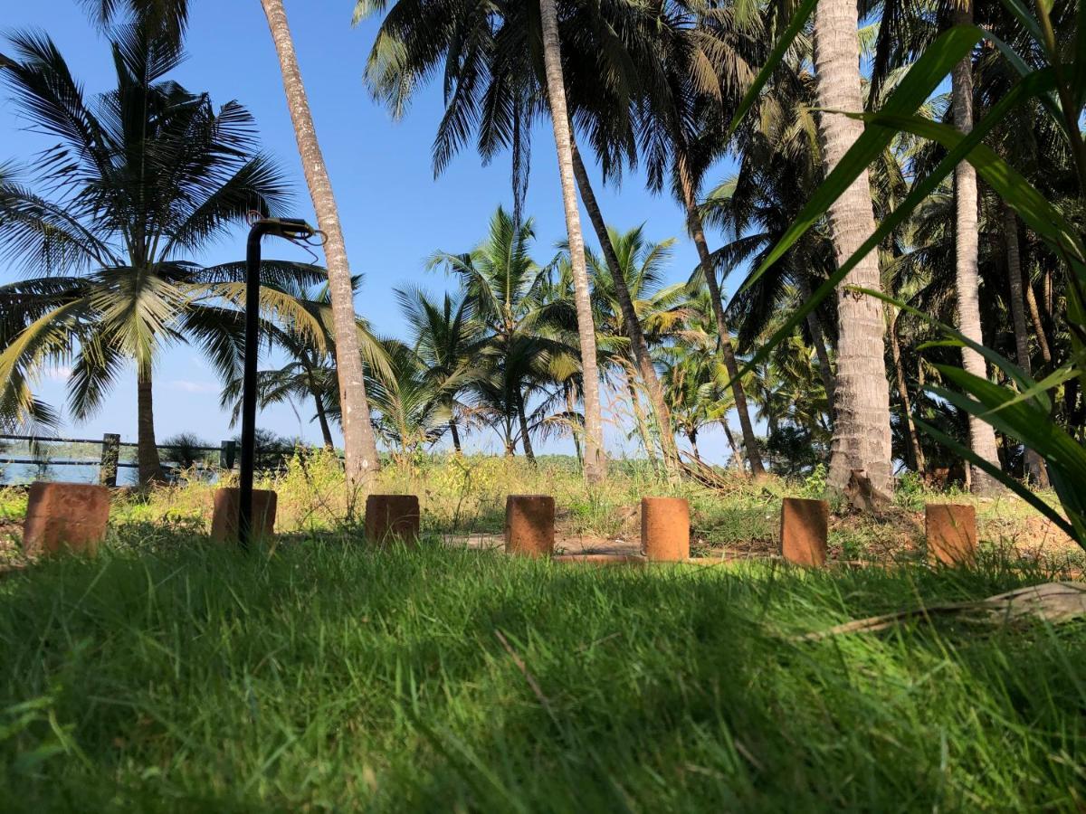 Candlehut Homestay Nileshwar Bagian luar foto